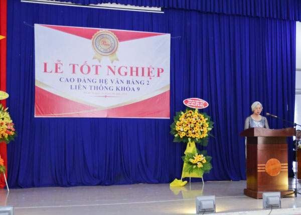 TS. Nông Thị Tiến - Hiệu trường nhà trường phát biểu trong buổi lễ