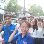 doi-sinh-vien-tinh-nguyen-di-chuyen-den-truong-khiem-thinh