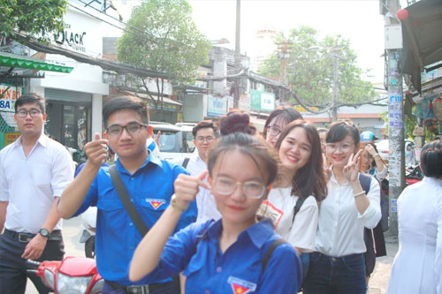 Sinh viên di chuyển đến Trường Chuyên Biệt Khiếm Thính Hy Vọng Bình Thạnh