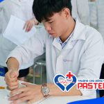 Anh-thuc-hanh-y-si-y-hoc-co-truyen-pasteur