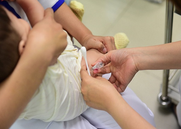 Vắcxin 5 trong 1 mới được tiêm thí điểm ở 5 tỉnh thành trong tháng 5
