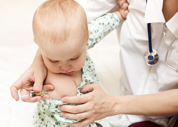 Cần tiêm vắc xin phòng bệnh viêm não Nhật Bản cho trẻ dưới 15 tuổi