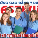 Healthcare workers, preventing virus, quarantine campaign concept. Beautiful smiling asian doctor, nurse running checkup in hospital, looking at clipboard with patient results, examine people