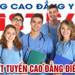 Healthcare workers, preventing virus, quarantine campaign concept. Beautiful smiling asian doctor, nurse running checkup in hospital, looking at clipboard with patient results, examine people