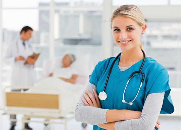Điều dưỡng nên học Cao đẳng hay Đại học?